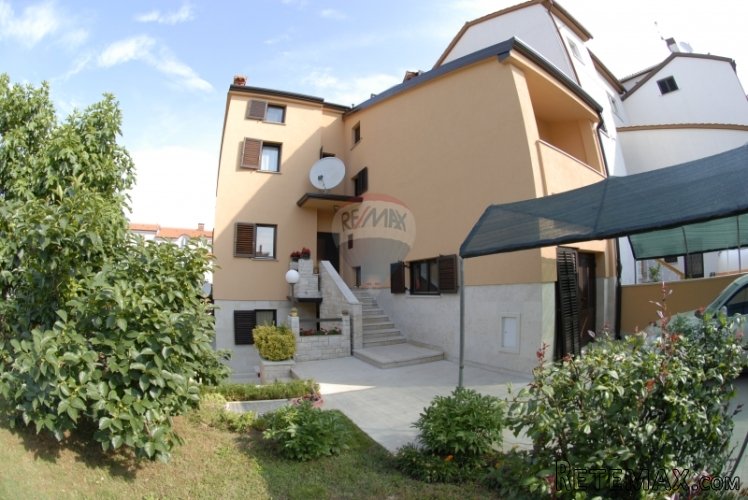 PULA, ŠTINJAN, KUĆA S APARTMANOM I GRAĐEVINSKIM... - 2