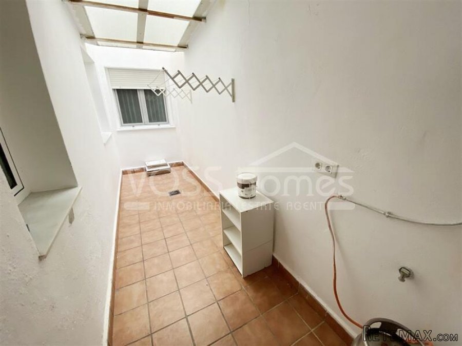 A spacious, well maintained, light & airy, modern, ready.. - 9