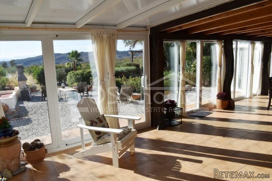 EXCLUSIVE LISTING - A beautifully renovated, private, 2.. - 20