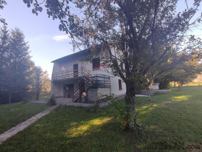 Lika,Brinje, kuća na parceli od 1230 m2