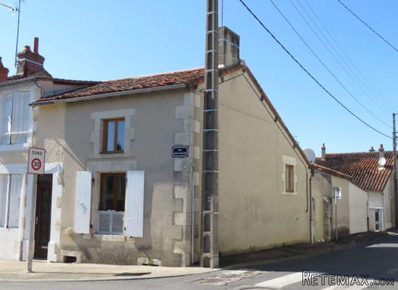 Renovated cottage in Montmorillon -..