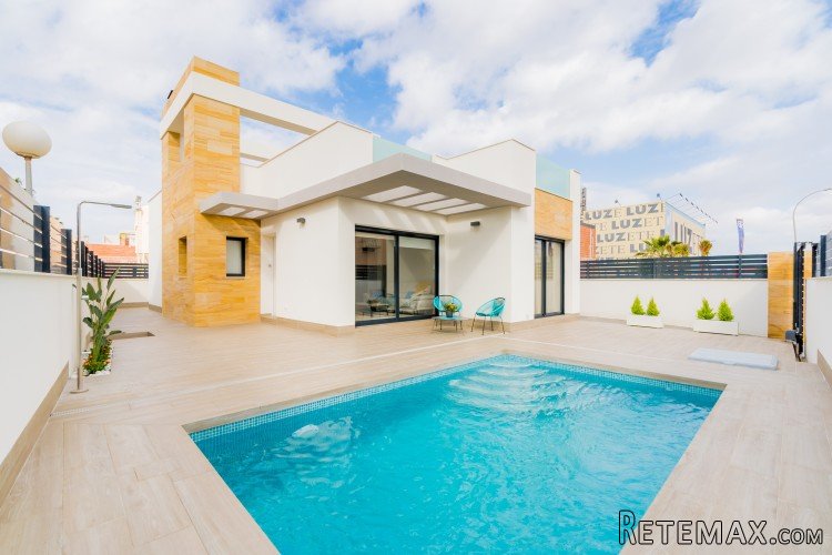 These beautiful villas with private pool and roof terrace..