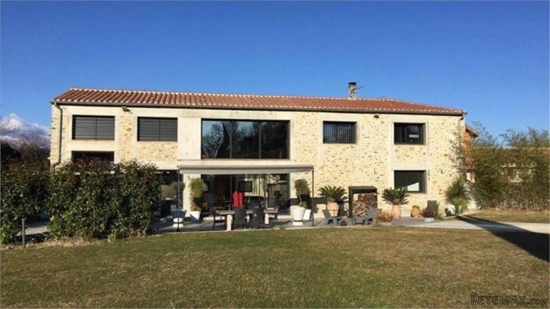 Well Renovated Farmhouse Set On 1..