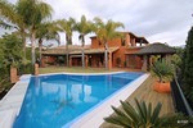 5 Bedrooms - Villa - Malaga - For Sale