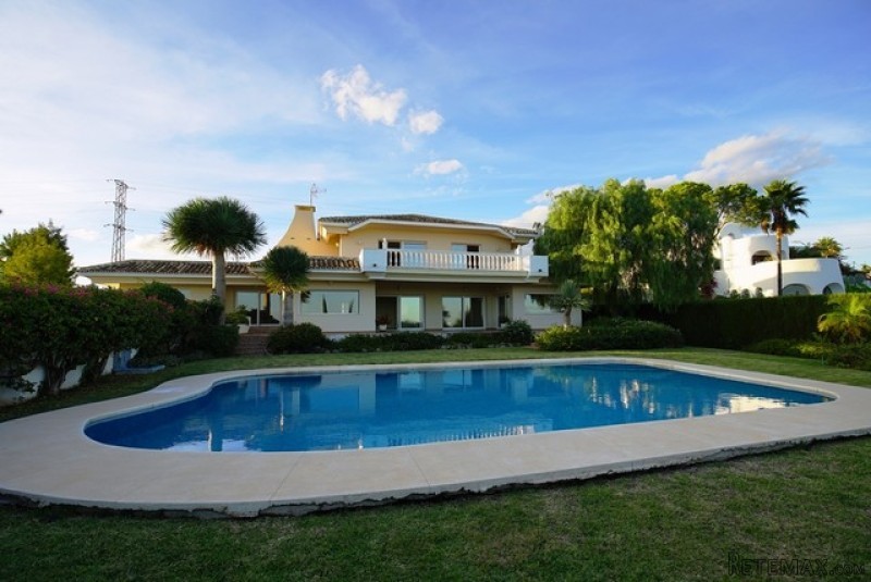 5 Bedrooms - Villa - Malaga - For Sale