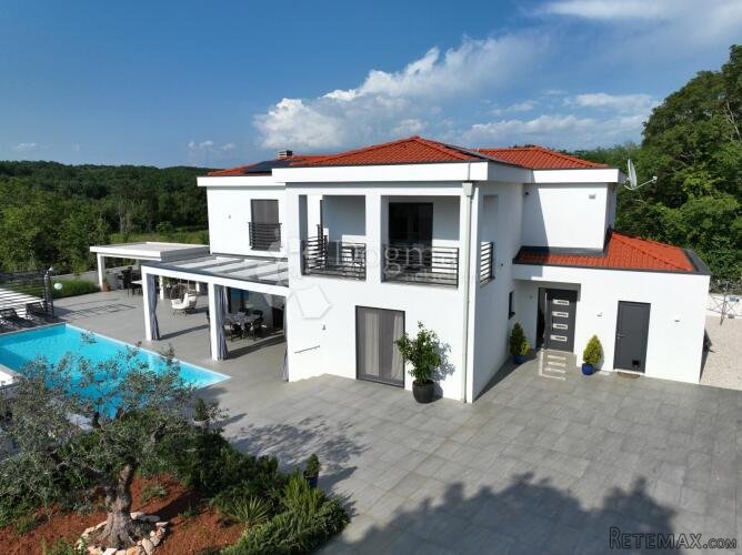 PREKRASNA ECO VILA SA BAZENOM I OTVORENIM POGLEDOM