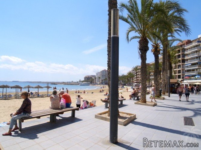 This bright apartment is located in the center of..