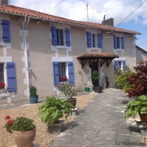 Large Stone House With Pool And Views