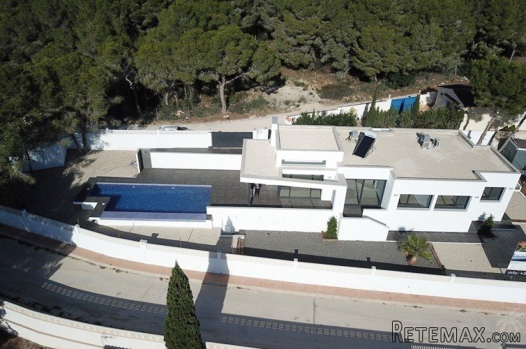 Modern Villa for sale in Benissa Costa, in urbanization La..