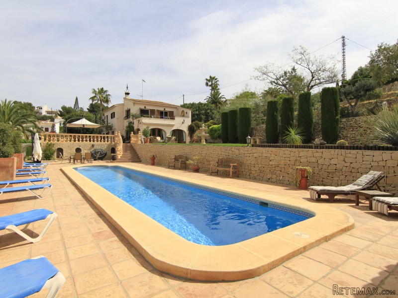 5 Bedrooms - Villa - Alicante - For Sale