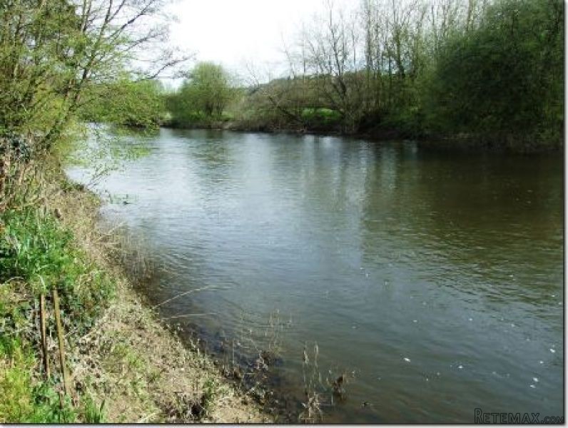 House with Good Access to River Frontage - 2