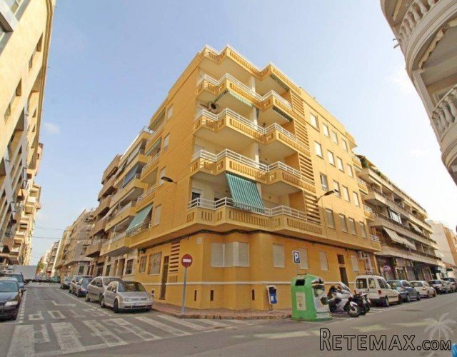 This apartment is perfect if you like to live in the middle..