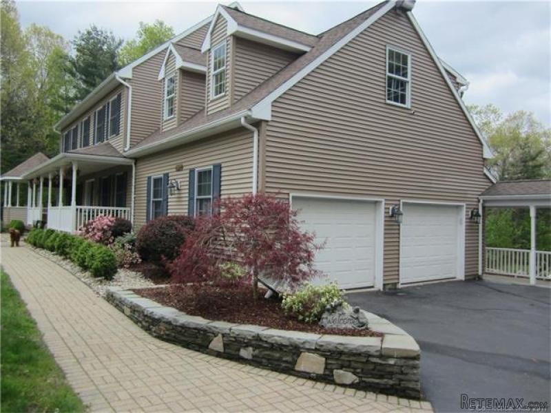 4 Bedrooms - Colonial - CT - For Sale - 2