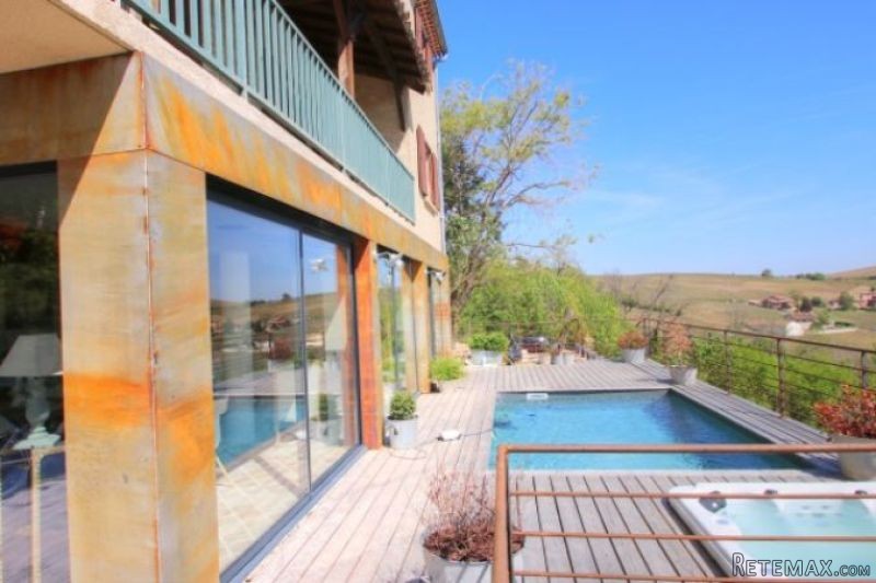 Stunning House with Pool and Open View