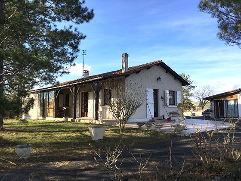 3 Bed Villa With Outbuilding, Garden..