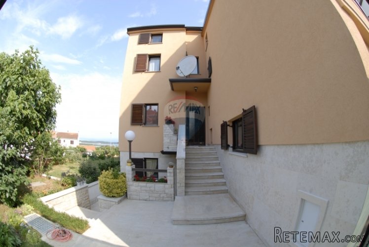 PULA, ŠTINJAN, KUĆA S APARTMANOM I GRAĐEVINSKIM... - 3