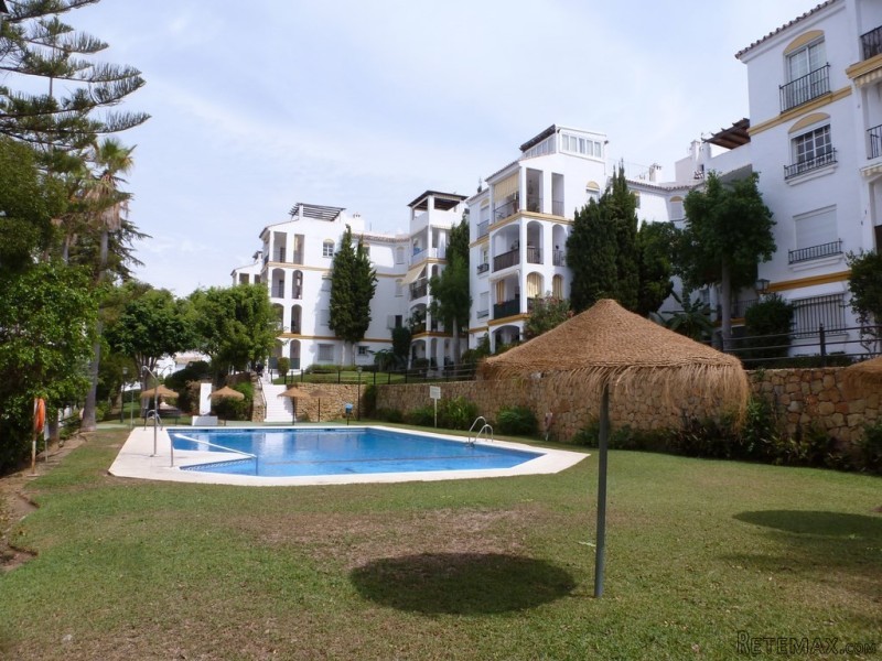 2 Bedroom Middle Floor Apartment