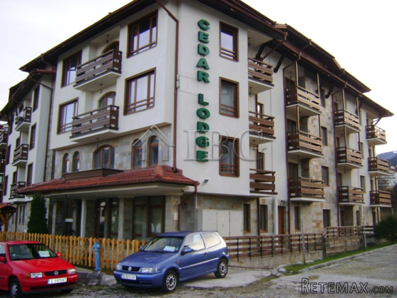 One bedroom apartment with mountain..