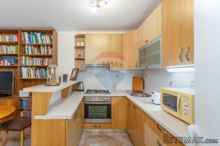 Klana - apartman 2 sobe, 2 kuhinje, 2 dnevna boravka - 100m2 - 6
