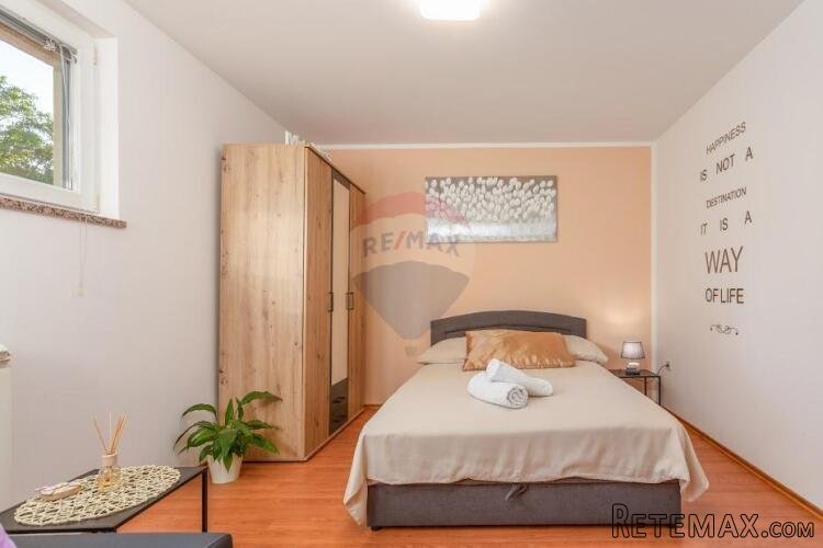 Klana - apartman 2 sobe, 2 kuhinje, 2 dnevna boravka - 100m2 - 7