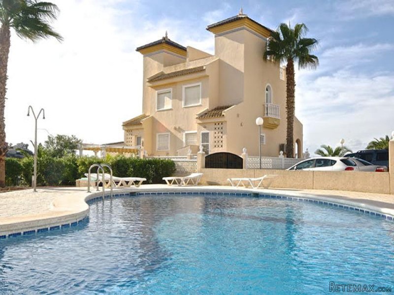 Rojales 4 Beds 3 Baths semi-detached
