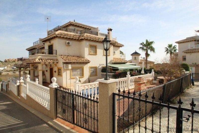 2 Bedrooms - Villa - Alicante - For Sale
