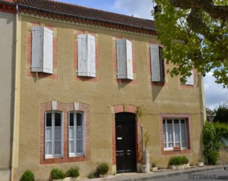 Former doctor's home in heart of..