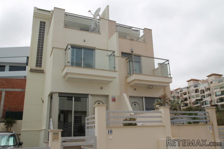 Less than 800 meters from the extensive sandy beach of..