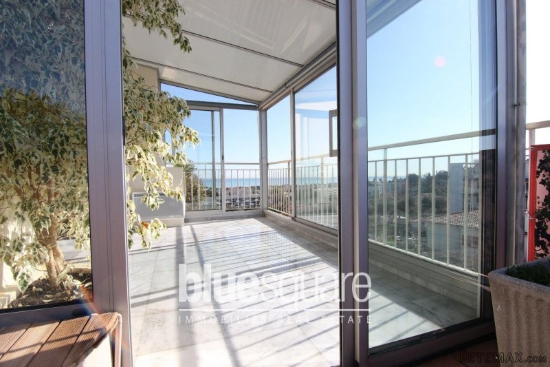 2 bedroom top floor apartment with..