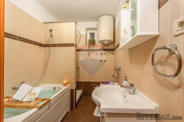 Klana - apartman 2 sobe, 2 kuhinje, 2 dnevna boravka - 100m2 - 10