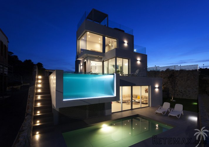 Small complex of only 16 luxury villas with superb sea..