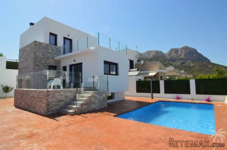 Independent new villa located in the quiet area of Polop..