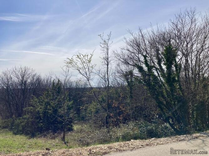 ZEMLJIŠTE SA PUNO POTENCIJALA BLIZU MORA - 2