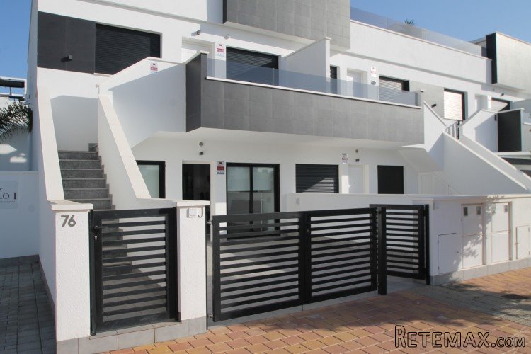 Beautiful new apartment on the ground floor with spacious..
