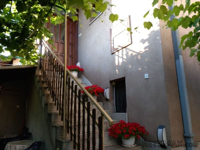 Prodajem kucu u Batajnici - 3