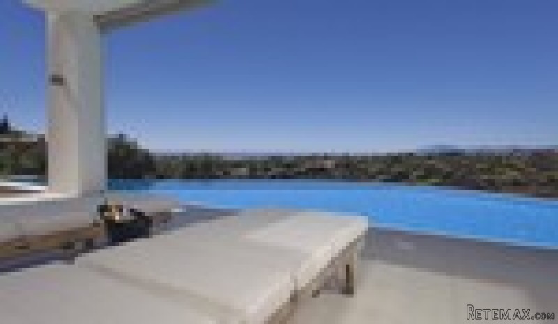 4 Bedrooms - Villa - Malaga - For Sale