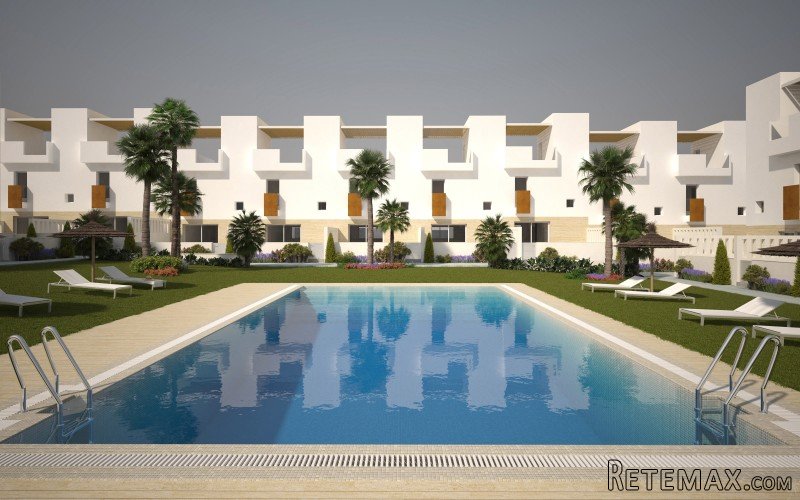 This residence is located near the coves of Torrevieja with..