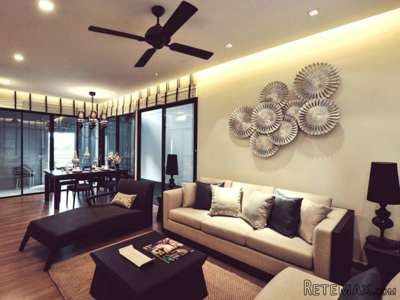 Flawless Town Homes in Great Location -..