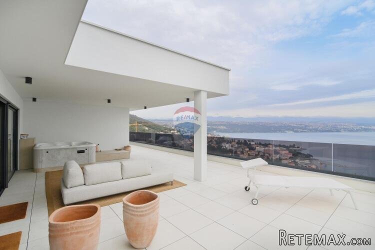 Opatija- luksuzni penthouse za dugoročan najam