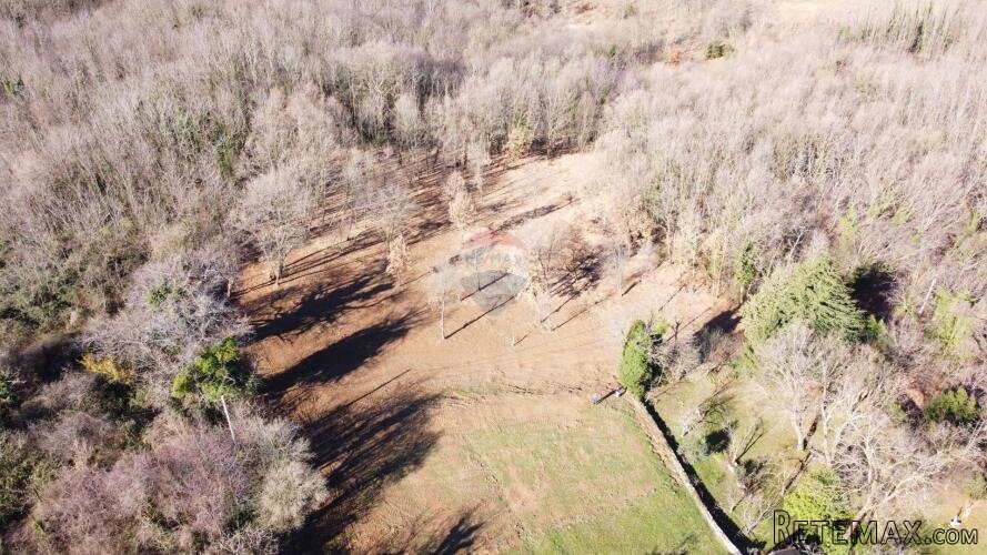 ISTRA, LABIN - Građevinsko zemljište 5700 m2 na osami - 2