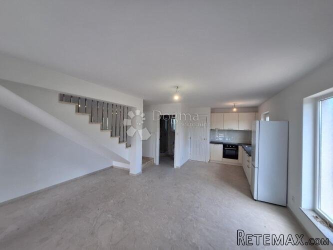 PRILIKA! NOVOGRADNJA SA 2 APARTMANA I BAZENOM - 3