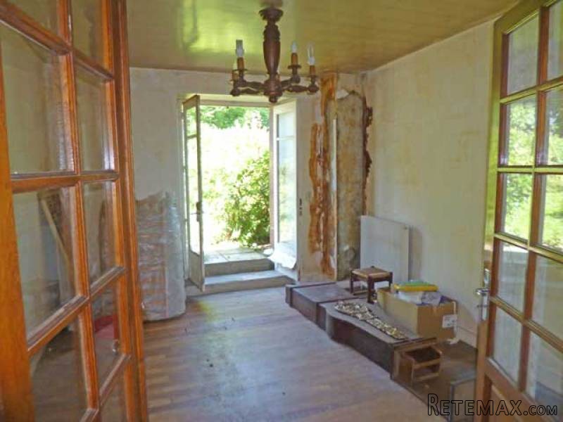 Three Bedroom Stone House With Basement.. - 2