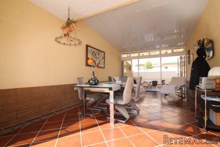 Very well maintained villa in Torrevieja right on the.. - 3