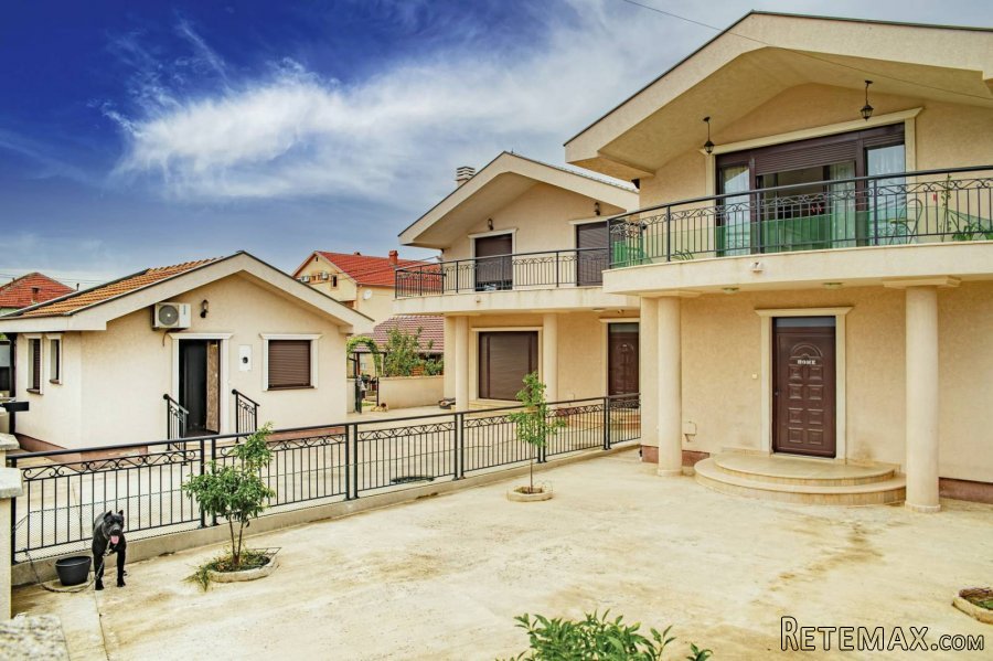 2 luksuzne kuce i treca kuca apartman