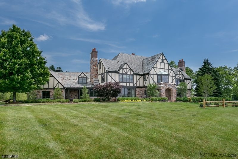 5 bedroom Detached House For Sale: 10..