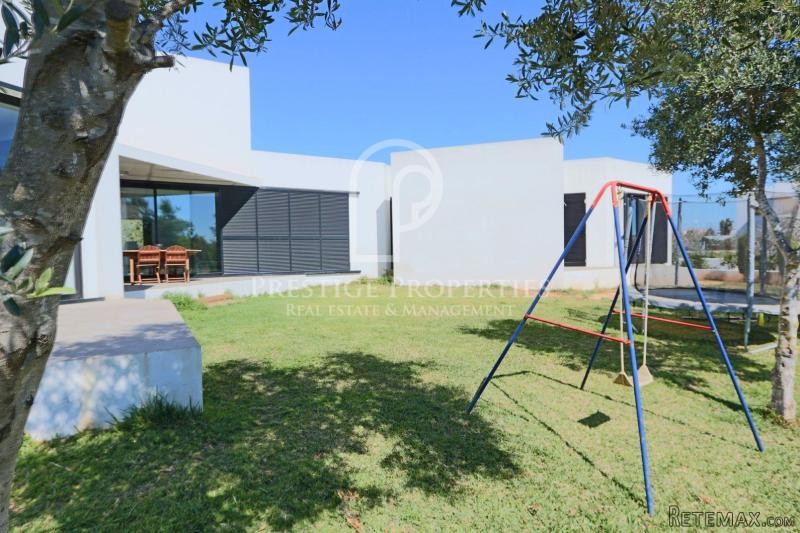 Modern urban villa in quiet residential..
