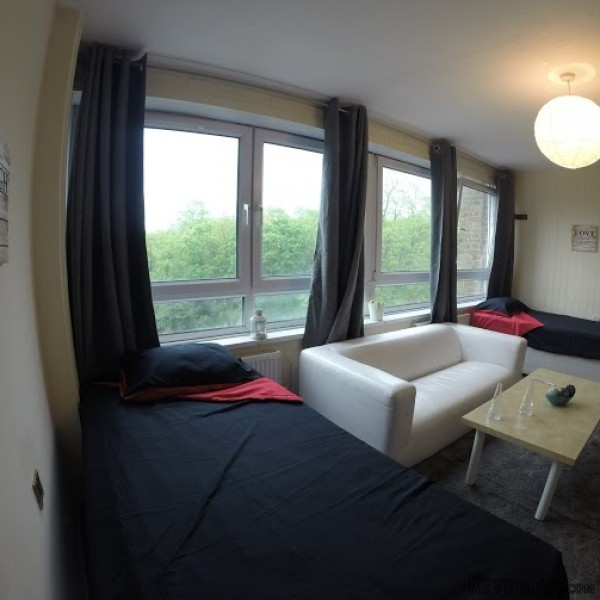 Twin Bedroom In Great East London Area