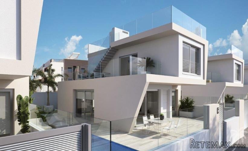New, modern, detached villas ocated just a few hundred..