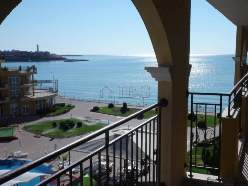 One-bedroom apartment with pool and sea.. - 2