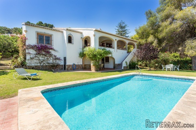 A fantastic opportunity is this very charming traditional..